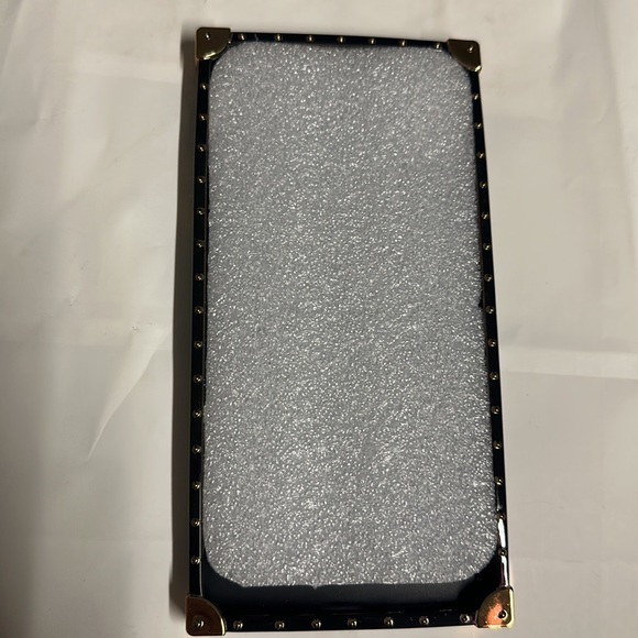 iPhone xs max case - free tempered glass - Picture 2 of 2